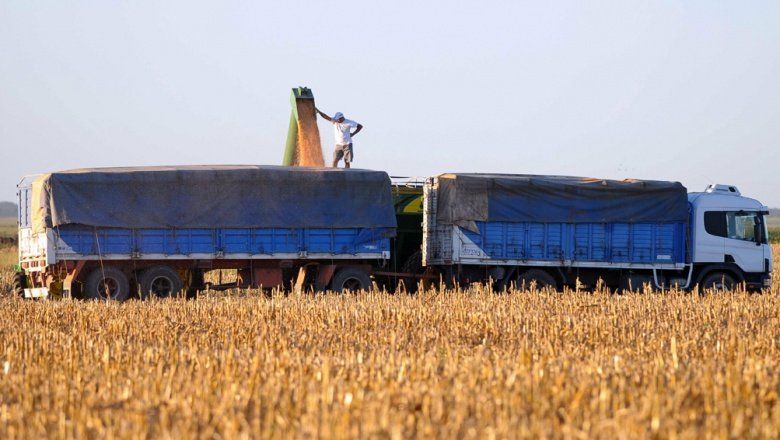 Transportistas de granos nucleados en FETRA anunciaron un paro nacional