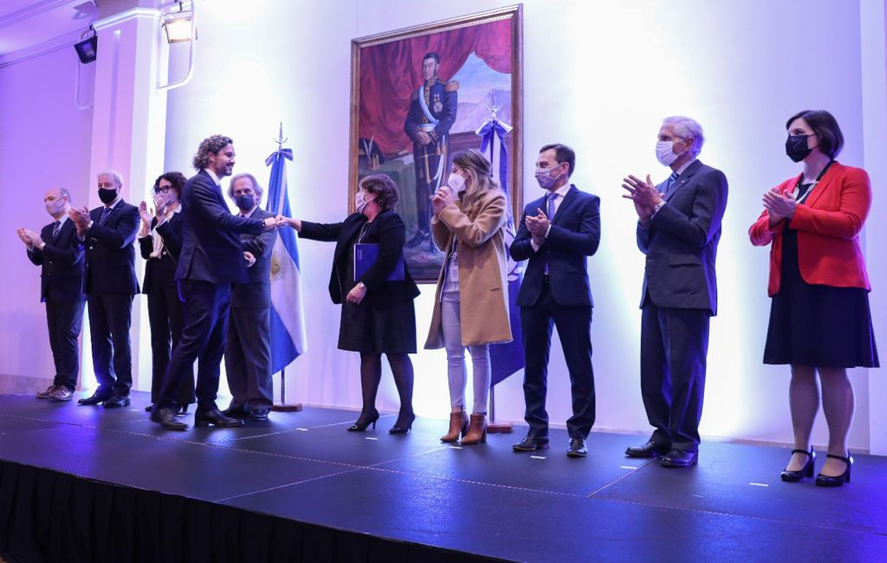 Santiago Cafiero saludando al cuerpo diplom&aacute;tico de la Argentina
