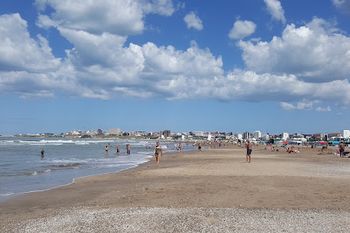 Con temperaturas elevadas y una variada oferta cultural y recreativa, Mar del Plata se consagra como el destino predilecto del verano 2025. 