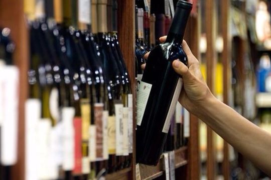 la libertad avanza propone eliminar restricciones horarias para la venta de alcohol en la provincia