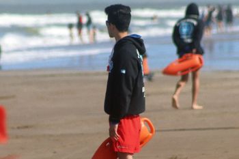 la costa: mas de 600 guardavidas trabajaran en las playas