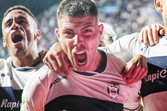Ivo Mammini grita su gol en la victoria de Gimnasia ante Huracán. (Foto: prensa GELP)