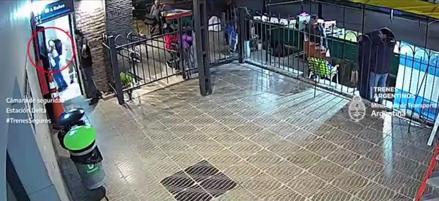 Tigre: un pasajero golpeó en un baño a una empleada en una estación de trenes
