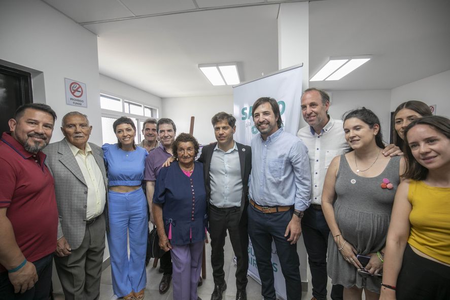 Axel Kicillof y su comitiva recorrieron las nuevas instalaciones del Centro de Atención Primaria de la Salud (CAPS) “El Hornero” en Quilmes 