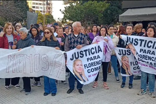 san nicolas: otra vez un femicida que acude a una movilizacion por su victima para zafar