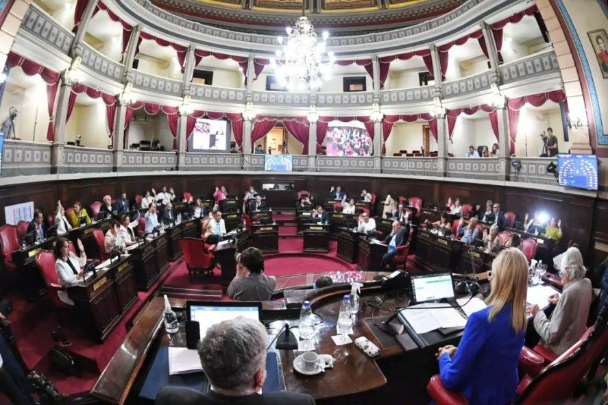 La Legislatura Bonaerense aprobó el Presupuesto 2023 de madrugada, después de un día conflictivo.