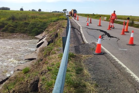 La Ruta Nacional Nº33  está cortada desde el último domingo entre las localidades de Trenque Lauquen y Fortín Olavarría