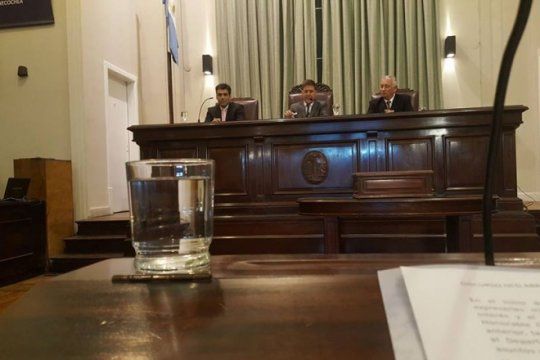 necochea: lopez aprovecha el papelon y va por la cabeza del presidente del concejo deliberante