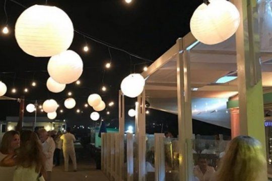 pinamar se vistio de blanco en una gala exclusiva a orillas del mar