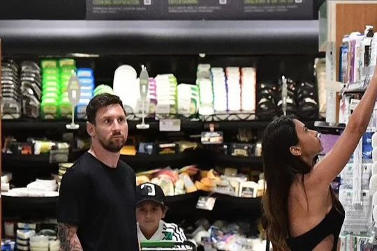 una foto de lio messi en el supermercado hizo tendencia a un shampoo
