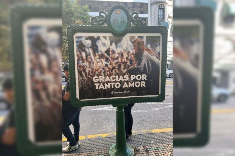 Los carteles que aparecieron en CABA para agradecerle a Cristina Kirchner.