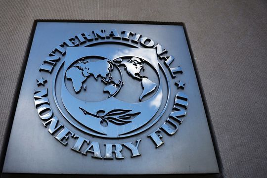 El Fondo Monetario Internacional y la deuda, problemas argentinos.