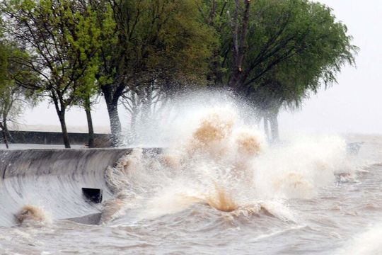 Advierten una nueva crecida del Río de la Plata para este martes.