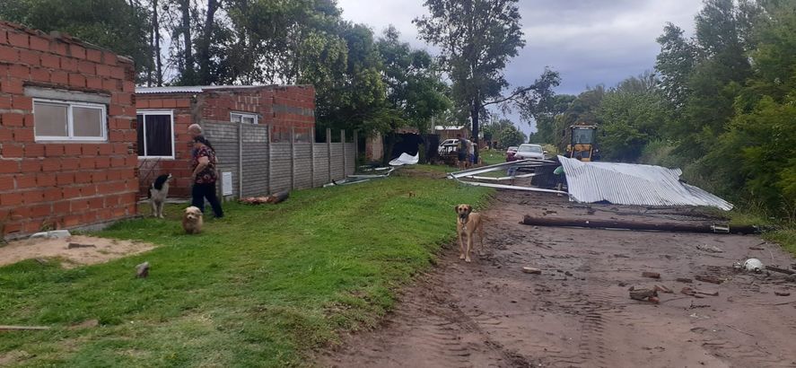 El domingo varias localidades de la provincia de Buenos Aires fueron afectadas por un temporal con vientos y fuertes tormentas que causaron destrozos.