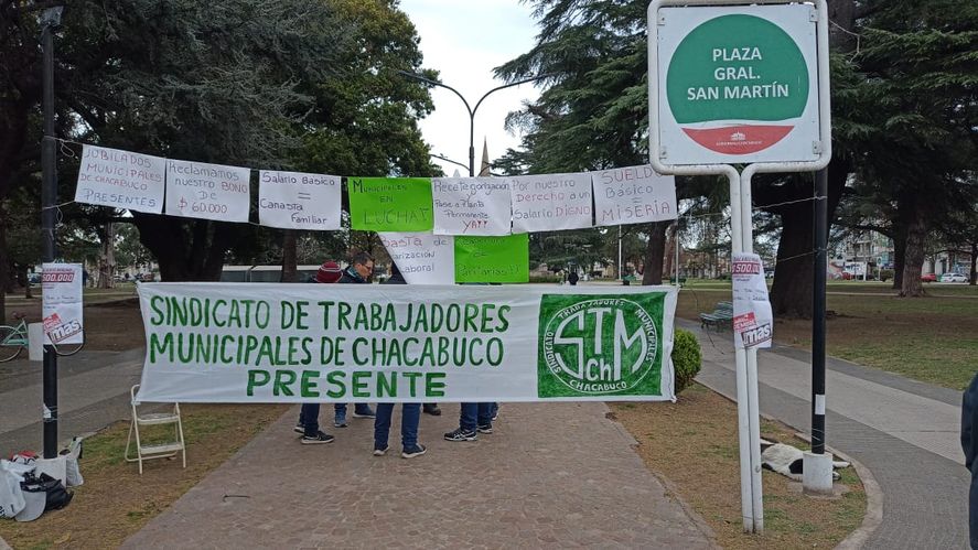 Protesta frente al Palacio Comunal del Sindicato de Trabajadores Municipales de Chacabuco (STMC)