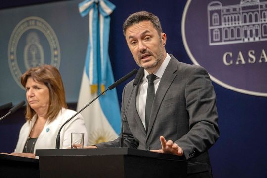 Luis Petri, ministro de Defensa