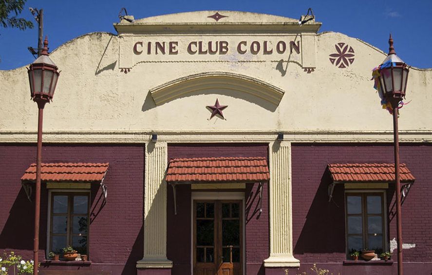 Cine Club Colón, uno de los atractivos culturales que puedes conocer en Roque Pérez.