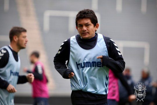Pulga Rodríguez entrenando con Gimnasia en el estadio Ciudad de La Plata