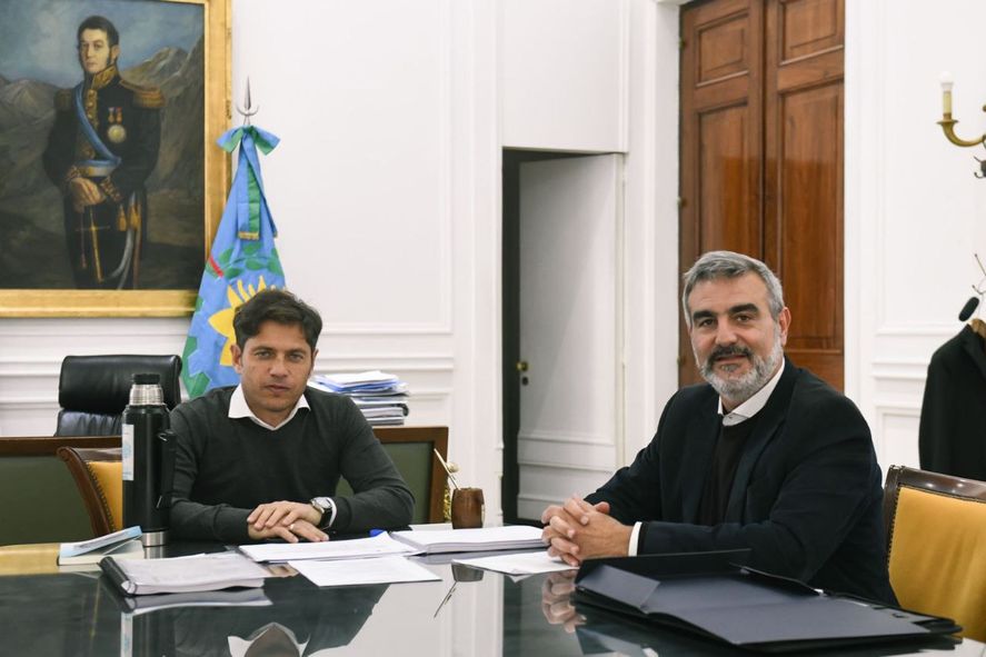 El senador Francisco Durañona le presentó al gobernador Axel Kicillof un listado de proyectos para fortalecer el arraigo y la producción de hidrocarburos.
