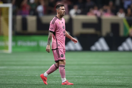 messi mas cerca del mundial de clubes con inter miami: la impresionte ovacion de 70 mil hinchas rivales