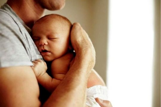 Organizaciones de varones piden extender a 30 días la licencia por paternidad 