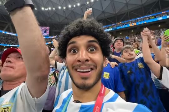 El youtuber Omar Farooq tiene cinco millones de seguidores. Quedó sorprendido por la hospitalidad Argentina.