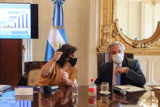 Alberto Fernández junto a la ministra de Salud de la Nación