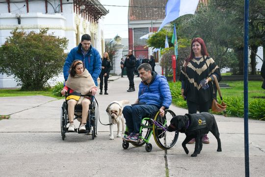 entregaron perros de asistencia adiestrados por presos bonaerenses