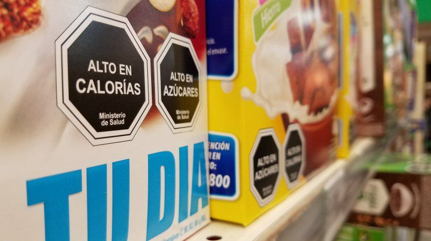 Unicef pide que el etiquetado frontal de alimentos sea convierta en ley y derriba algunos mitos sobre el tema.