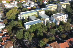 El reclamo en contra del ajuste a la educación pública se hizo presente en la Provincia de Buenos Aires. Mirá las fotos.
