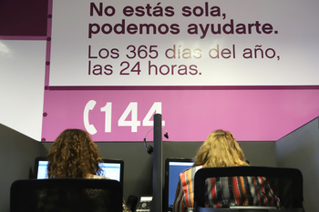 La Línea 144 atendió a 444 mujeres víctimas de intento de femicidio en la provincia de Buenos Aires.