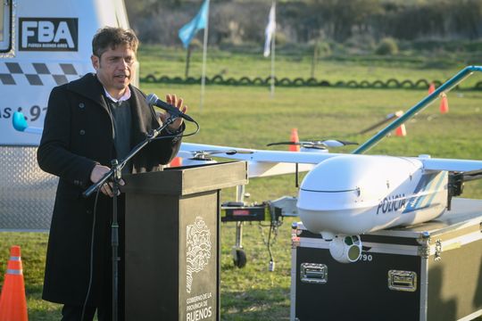 Axel Kicillof presentó los nuevos drones de última tecnología en Olavarría.