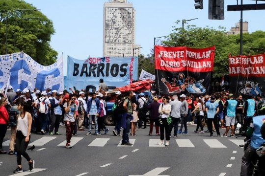 movimientos sociales junto a sindicatos marcharan en todo el pais contra la crisis economica y social