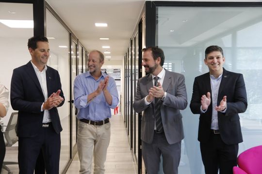 Martín Insaurralde y Sujarchuk inauguraron una planta de elaboración de reactivos de diagnóstico