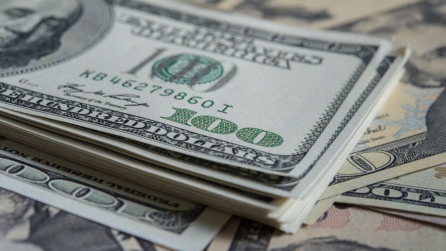 El dólar sigue en la mira de ahorristas