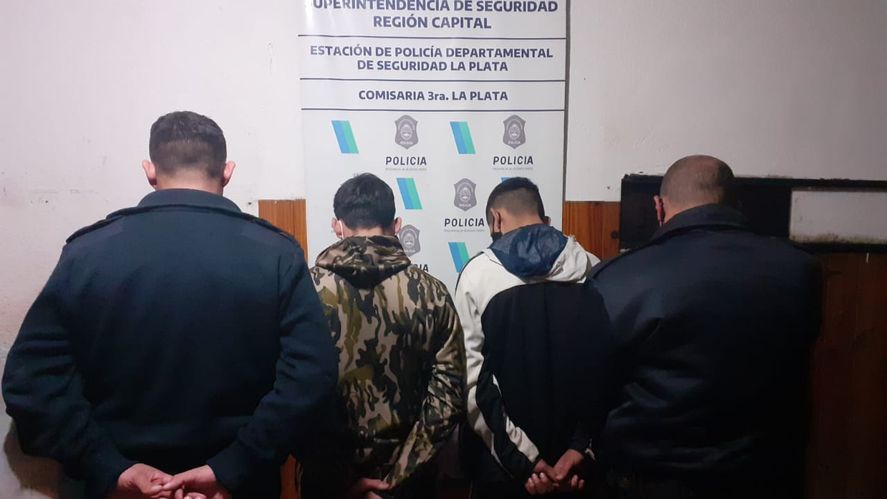La Plata: los detuvieron robando y sus familiares agredieron a la policía