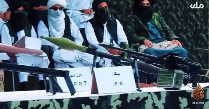 Increíble desfile talibán por TV en Afganistán con chalecos suicidas