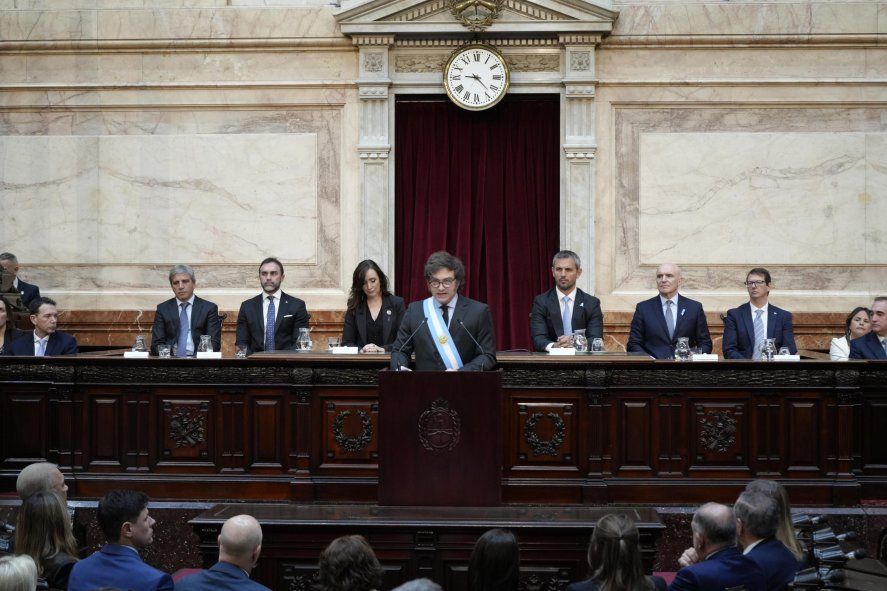 Al presentar el presupuesto 2025, Javier Milei le pidi&oacute; un ajuste adicional a las provincias.