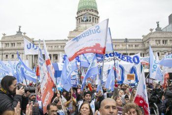 docentes de todo el pais vuelven al congreso para reclamar el fonid