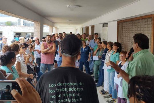 olavarria: el intendente dio un aumento salarial por decreto y se pico con los municipales