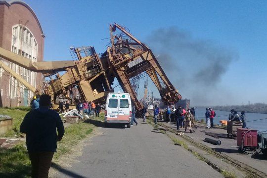 La grúa Jonach se desplomó y lastimó a tres trabajadores de Astillero Río Santiago