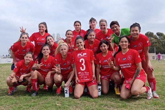 Defensores de Cambaceres festejó en la Primera C del fútbol femenino de AFA (Foto: prensa Camba).