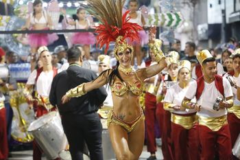 Ensenada se prepara sus noches con los carnavales más importantes de La Plata y la región
