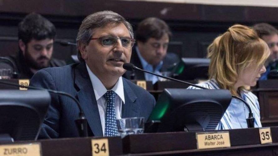 Walter Abarca propone reelección indefinida de intendentes