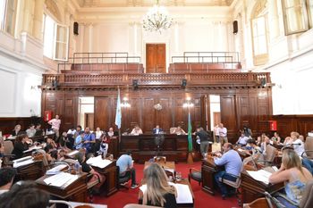 Con 54 mil millones a la billetera, La Plata aprobó su presupuesto 2023