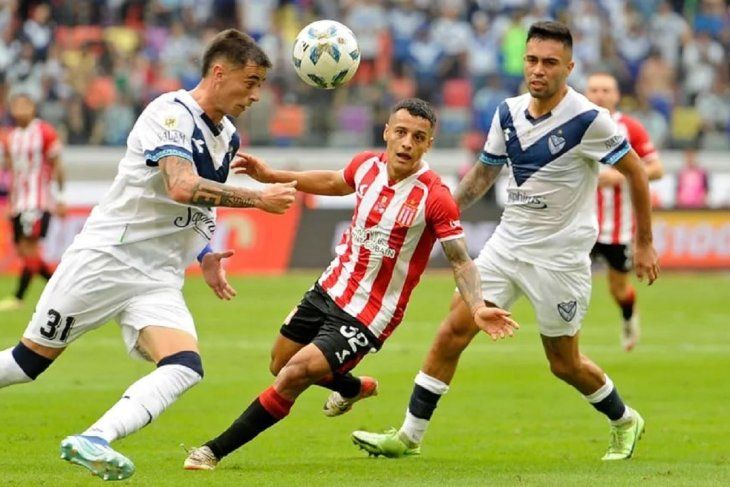 Tiago Palacios en acción en la Final de la Copa de la Liga.