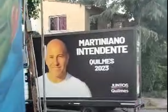 Móvil de campaña de Martiniano Molina deja sin luz a todo un barrio