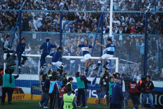 El equipo y la gente hizo posible semejante hazaña deportiva de Gimnasia.