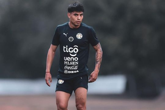 Santiago Arzamendia entrenando con la Selección de Paraguay