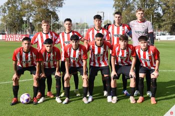 El once titular de Maxi Zanello en la derrota de Estudiantes. (Fotos: prensa EDLP)